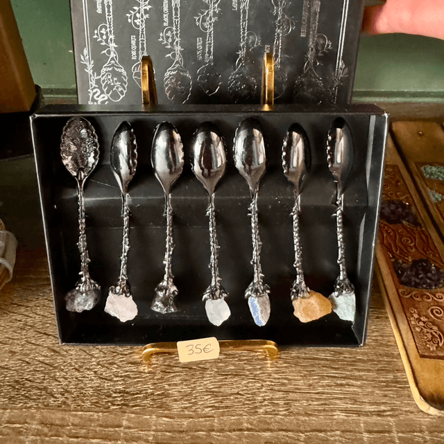 NEW - Coffret cuillères de sorcière avec pierres 