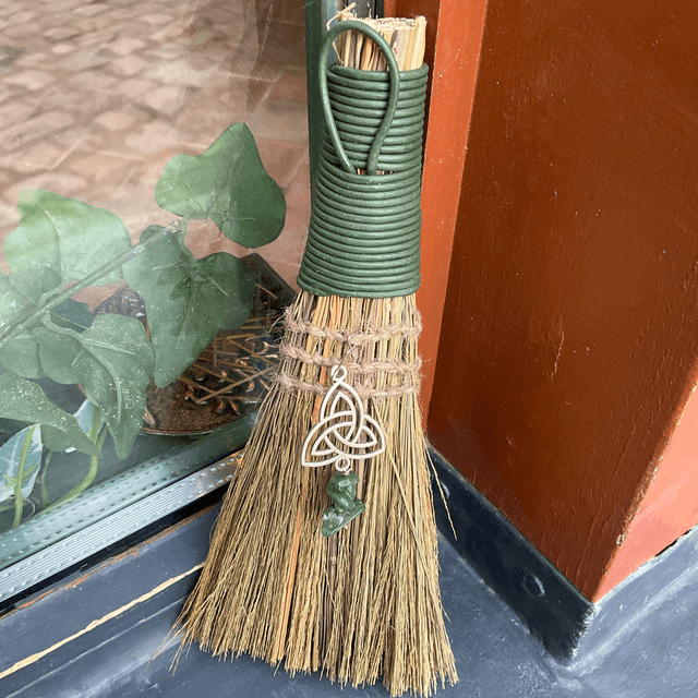 Petit balai Wiccan pour autel 